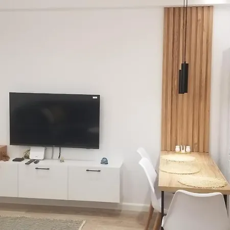 2A Near Blloku Area Apartment Tirana Exterior photo